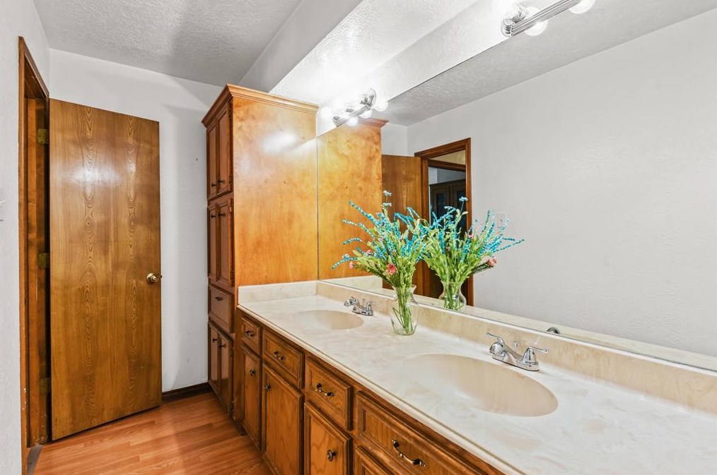 6835 Middlefield Dr, Pasadena TX 77505-5513 exterior