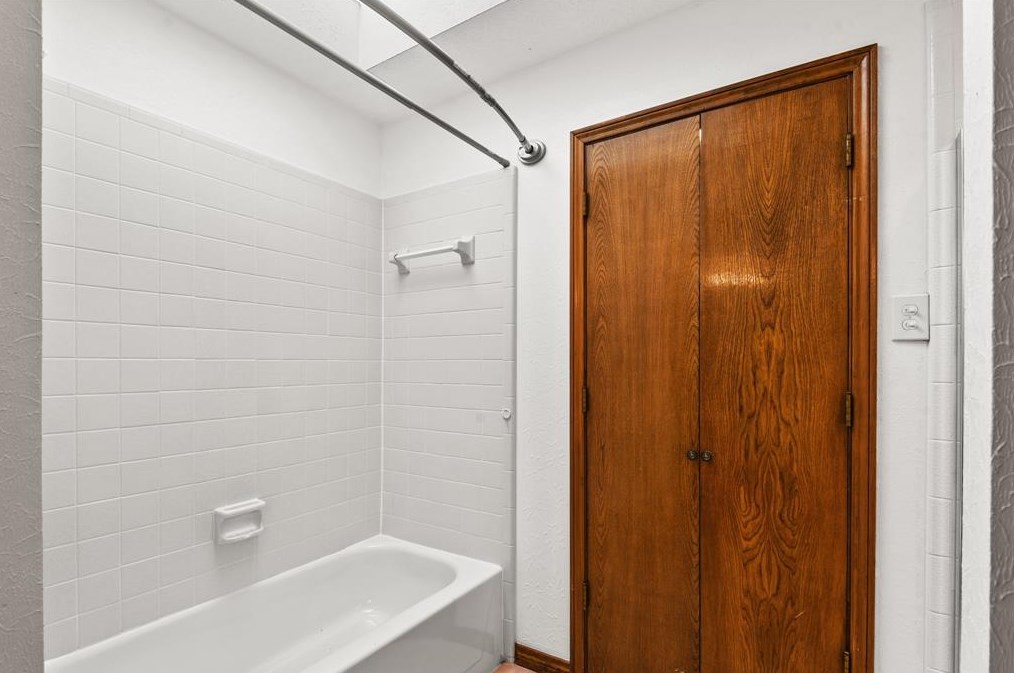 6835 Middlefield Dr, Pasadena TX 77505-5513 exterior