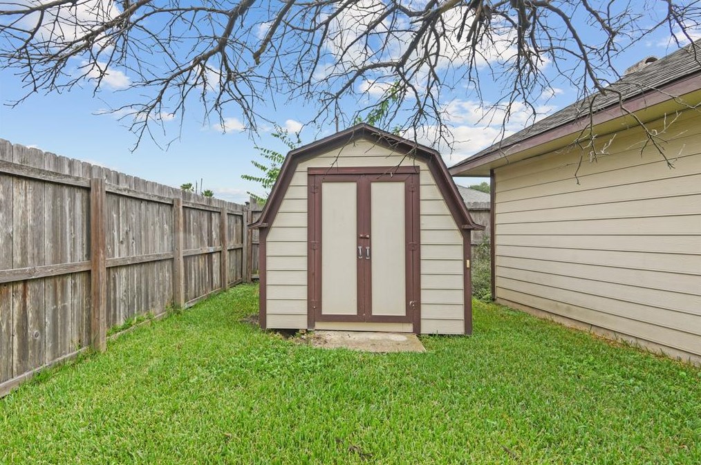 6835 Middlefield Dr, Pasadena TX 77505-5513 exterior