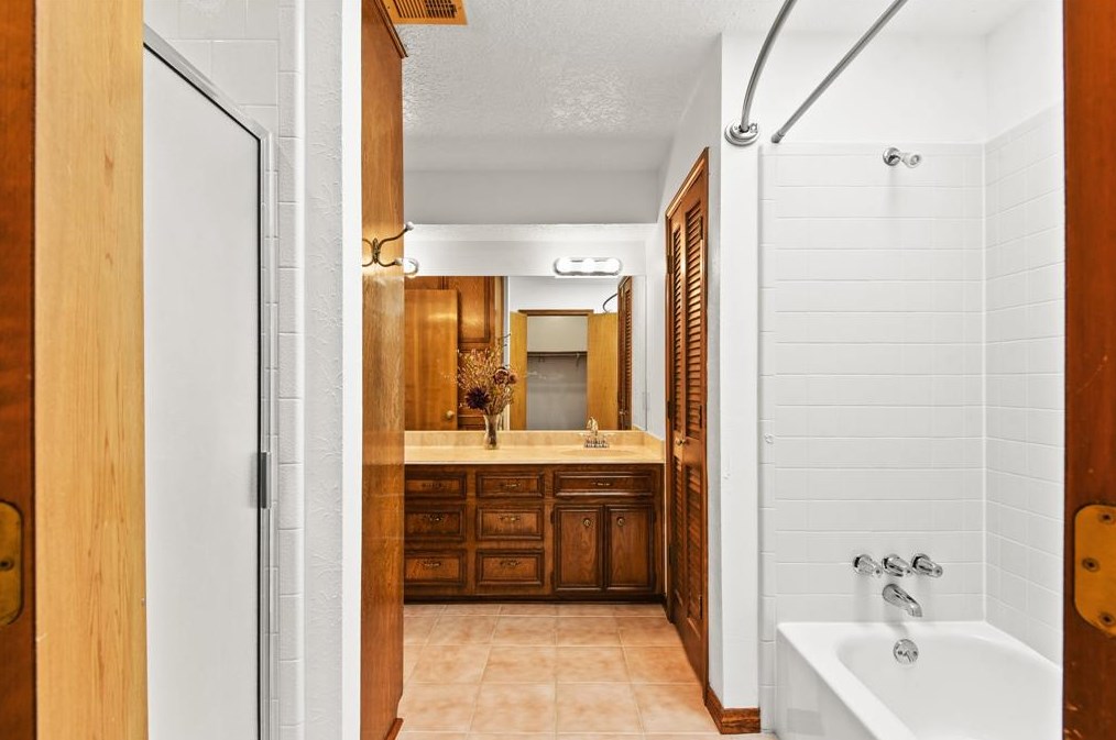 6835 Middlefield Dr, Pasadena TX 77505-5513 exterior