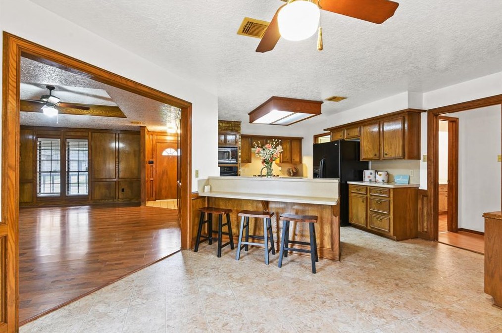 6835 Middlefield Dr, Pasadena TX 77505-5513 exterior