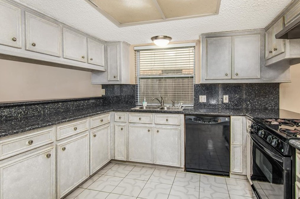 10630 Sageberry Dr, Houston TX  77089-2102 exterior