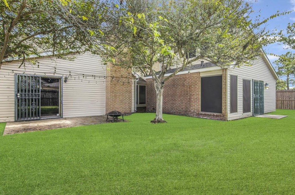 10630 Sageberry Dr, Houston TX  77089-2102 exterior