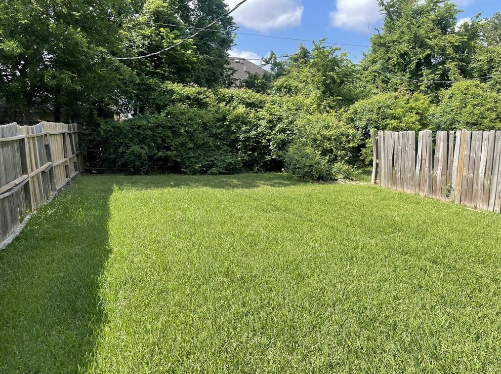 5647 Lotus St, Houston TX  77045-3123 exterior