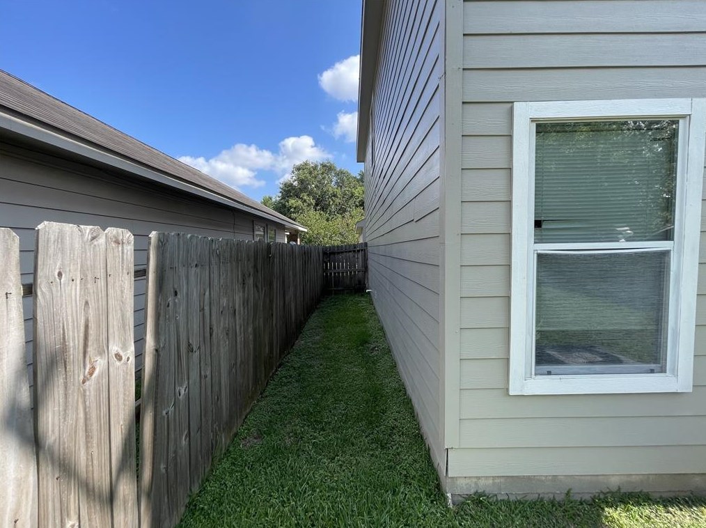 5647 Lotus St, Houston TX  77045-3123 exterior