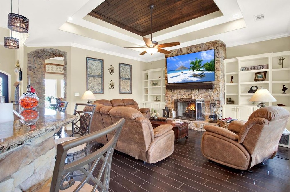 1302 Forest Cir, San Leon TX exterior