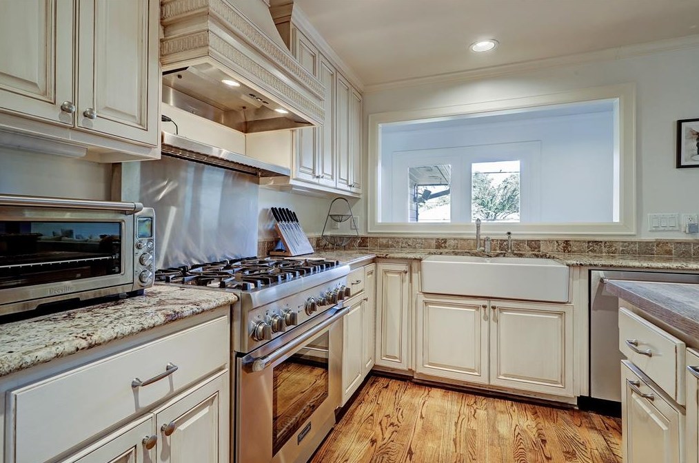 6318 Wynnwood Ln, Houston TX 77008-3244 exterior