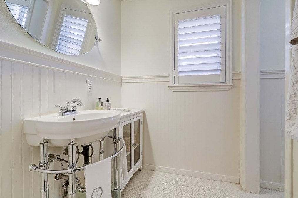 6318 Wynnwood Ln, Houston TX 77008-3244 exterior