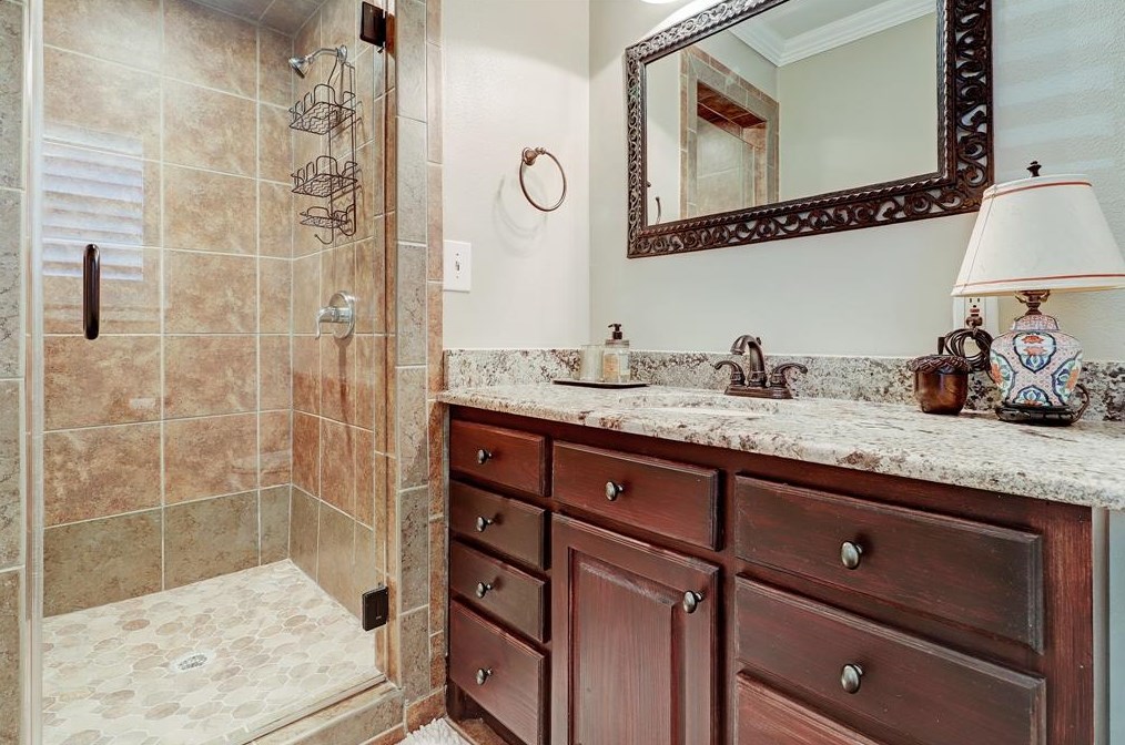 6318 Wynnwood Ln, Houston TX 77008-3244 exterior