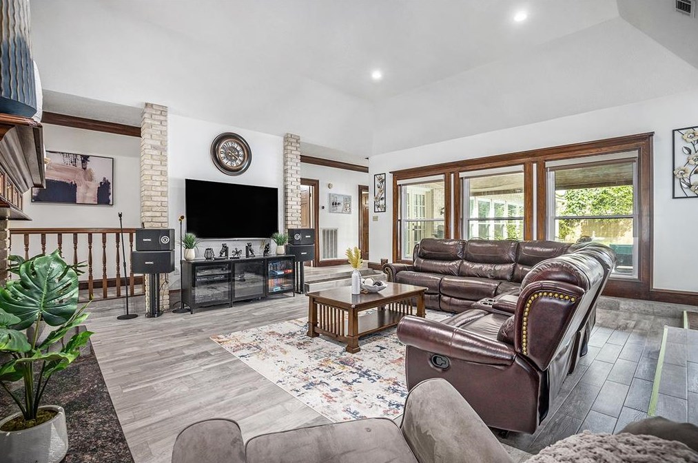 15106 Dawnbrook Dr, Houston TX  77068-2082 exterior