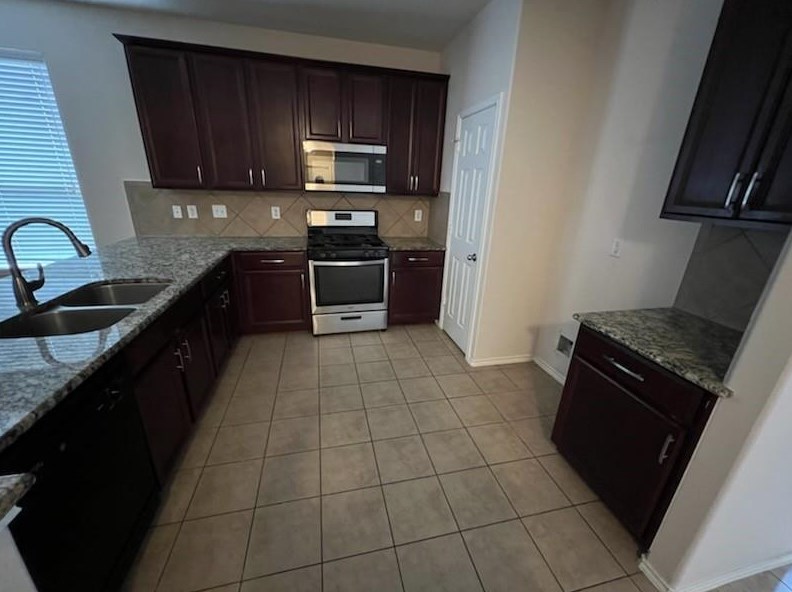 9206 Bonnet Creek Dr, Houston TX  77095-7218 exterior