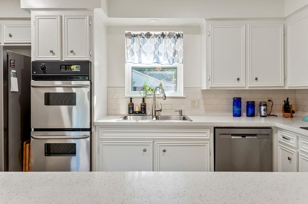 14203 Ella Lee Ln, Houston TX  77019-6310 exterior