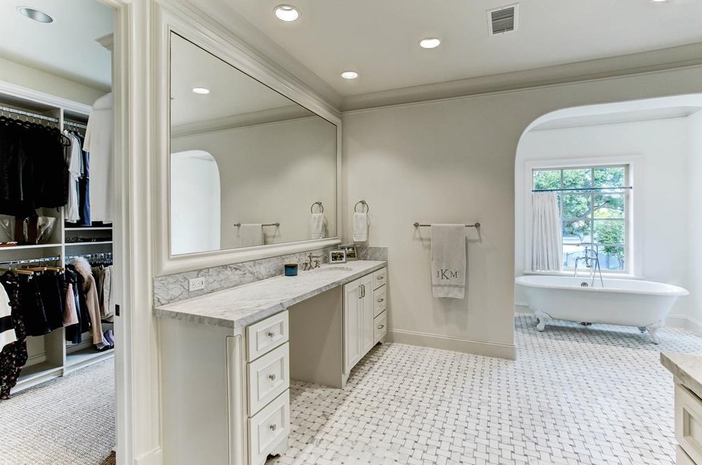 6147 Willers Way, Houston TX  77057-2805 exterior