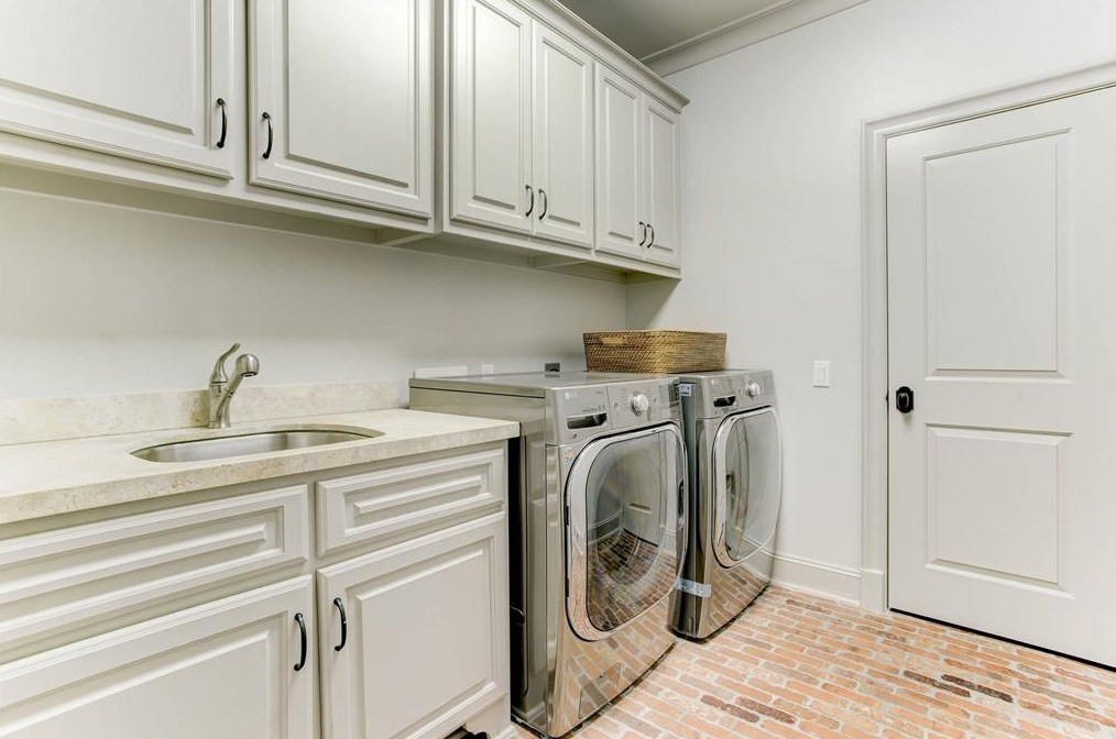 6147 Willers Way, Houston TX  77057-2805 exterior