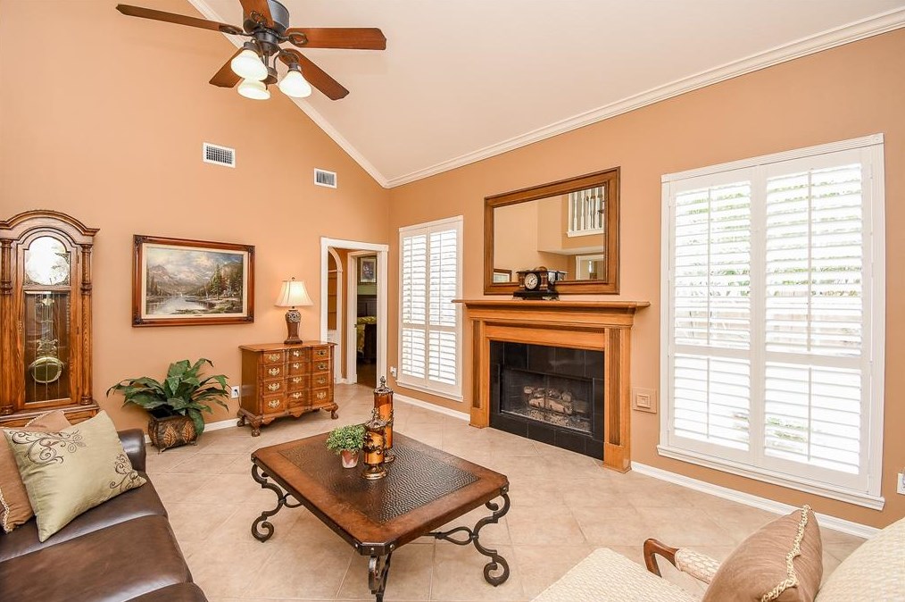 5614 Whisper Rdg Dr, Sugar Land TX  77479-5705 exterior