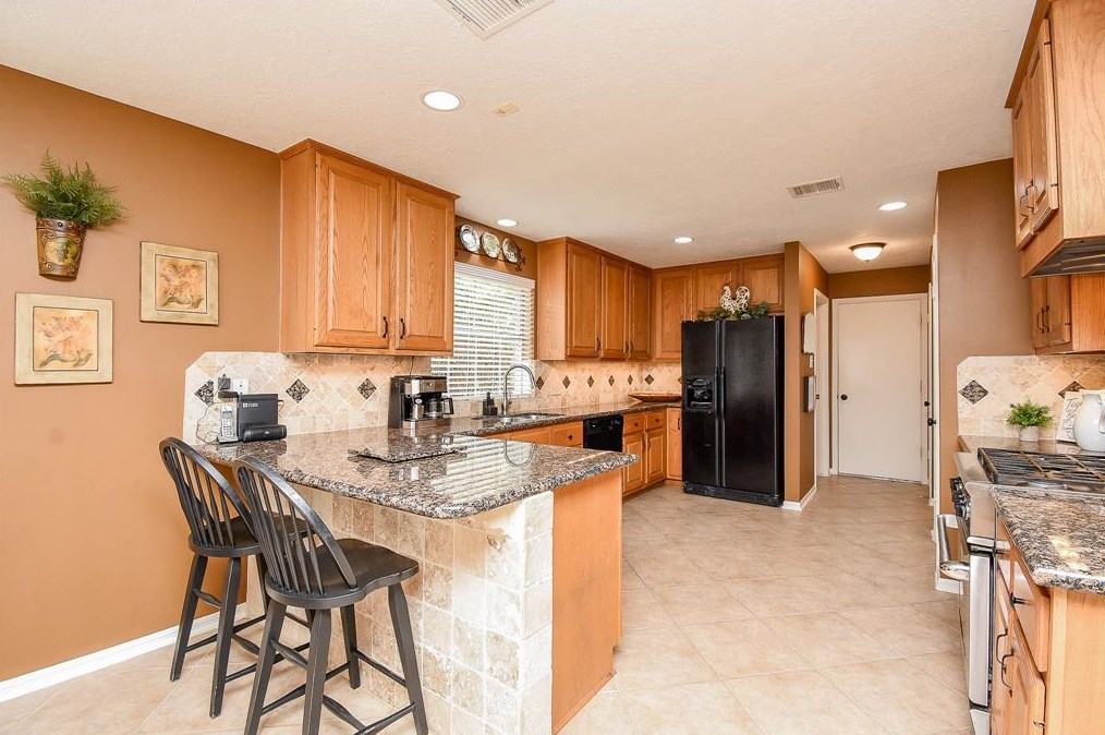 5614 Whisper Rdg Dr, Sugar Land TX  77479-5705 exterior