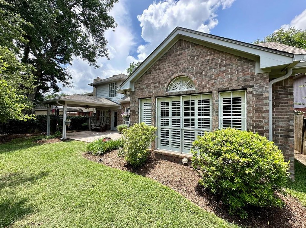 5614 Whisper Rdg Dr, Sugar Land TX  77479-5705 exterior