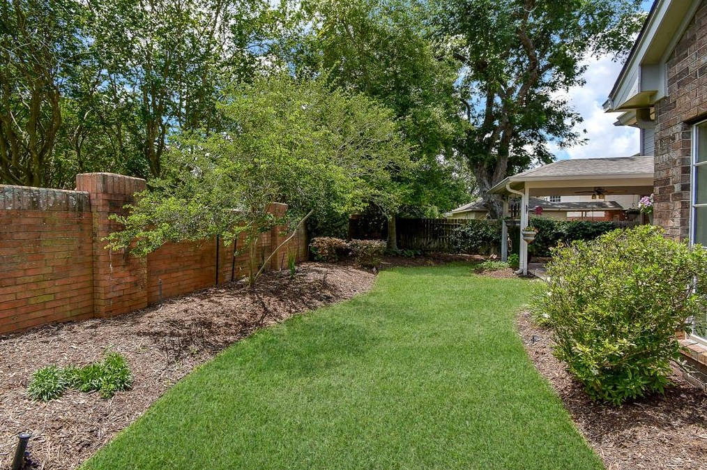 5614 Whisper Rdg Dr, Sugar Land TX  77479-5705 exterior