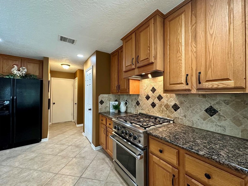 5614 Whisper Rdg Dr, Sugar Land TX  77479-5705 exterior