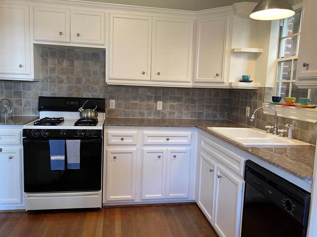 2413 Brun St, Houston TX  77019-6701 exterior