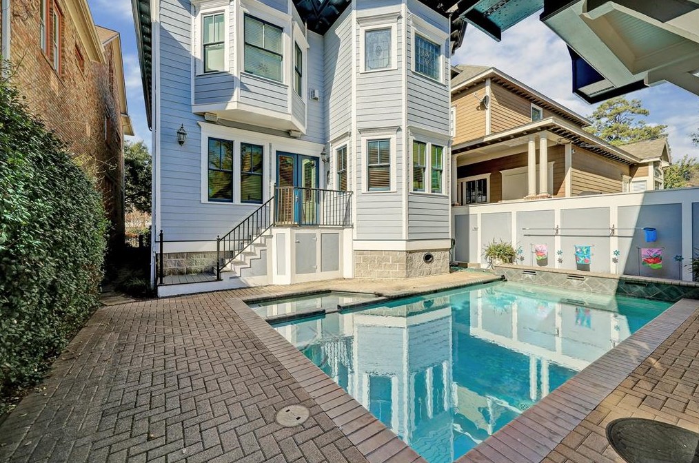 1534 Rutland St, Houston TX  77008-6826 exterior