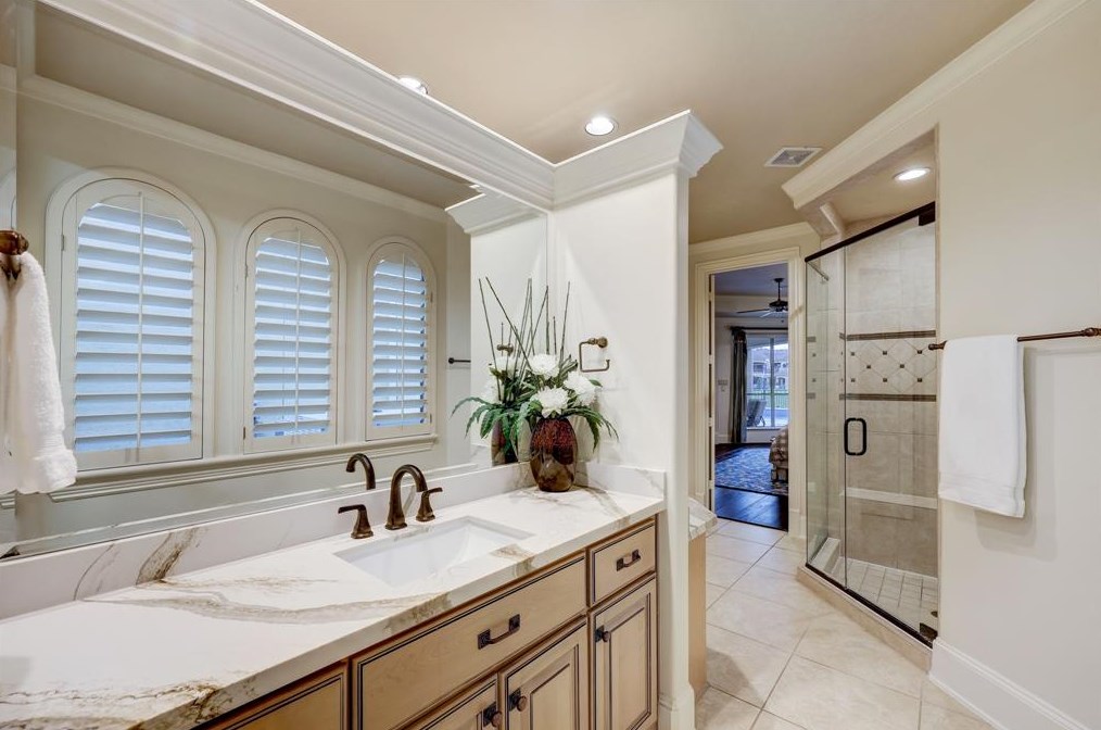15618 Azalea Shr Dr, Houston TX  exterior