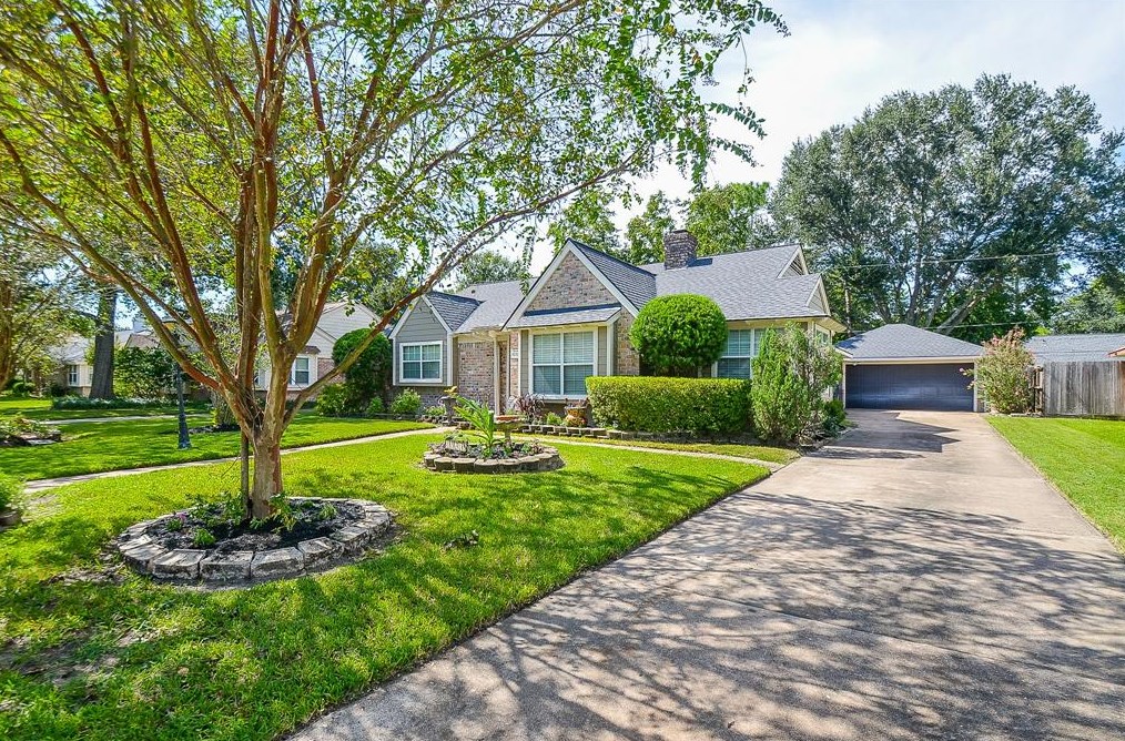 2231 Eaglerock Dr, Houston TX  77080-5201 exterior