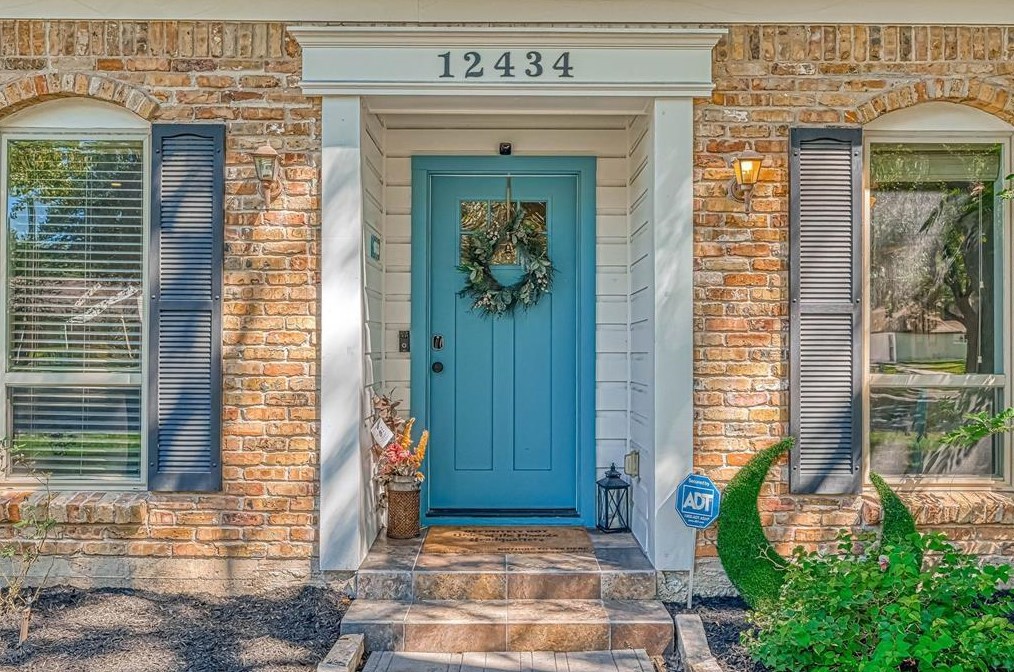 12434 Briar Forest Dr, Houston TX  77077-2932 exterior