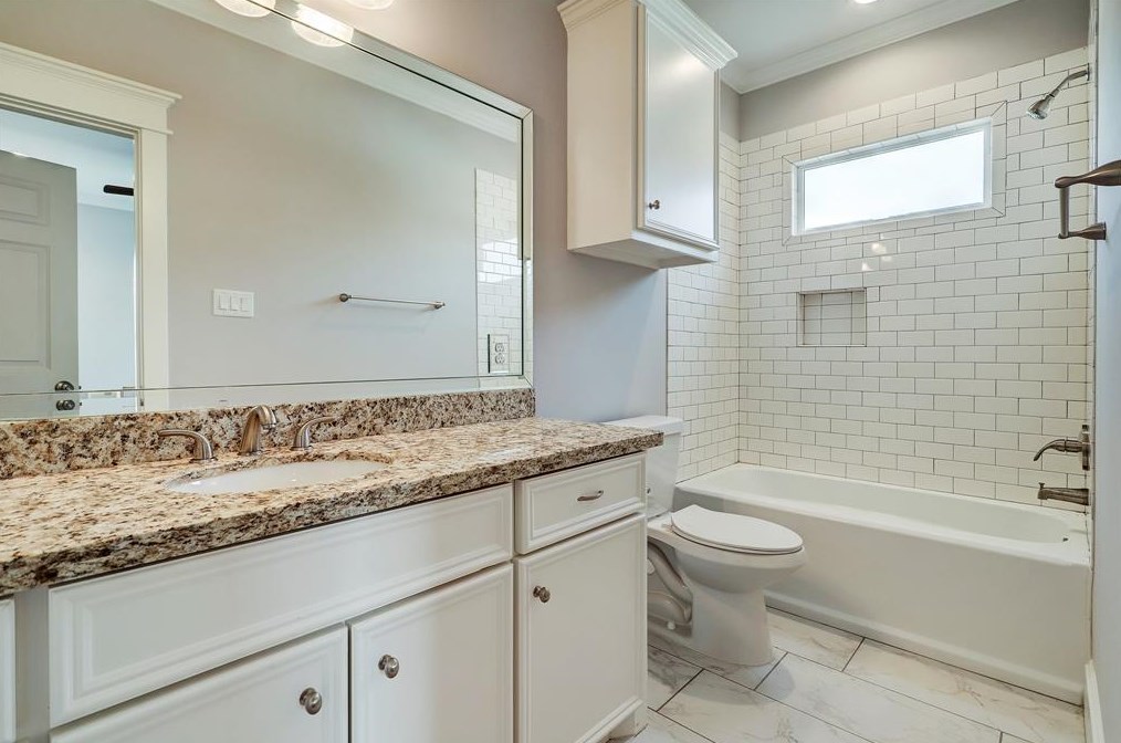 327 23rd St, Houston TX  77008-2030 exterior