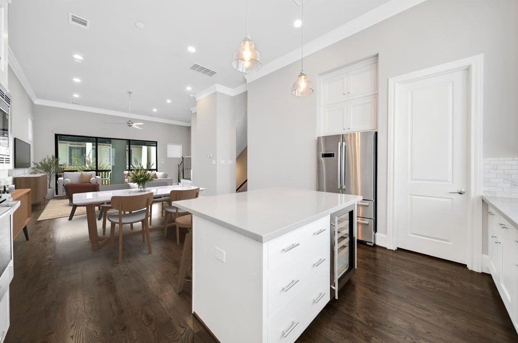 225 27 St, Houston TX  77008-2201 exterior