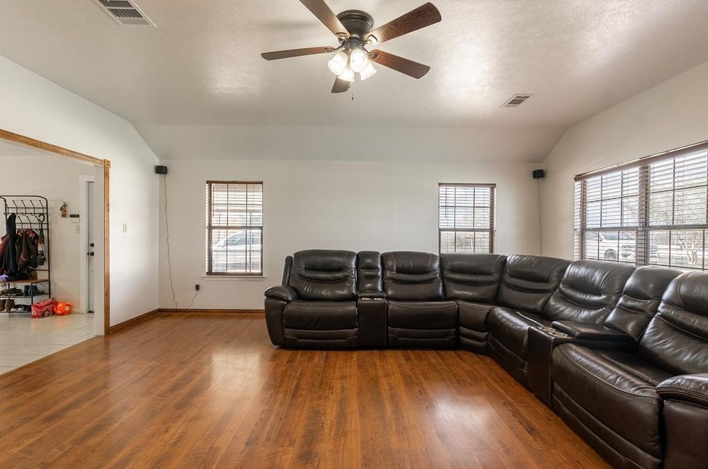 7695 Planters Loop, Bryan TX  77808-2418 exterior