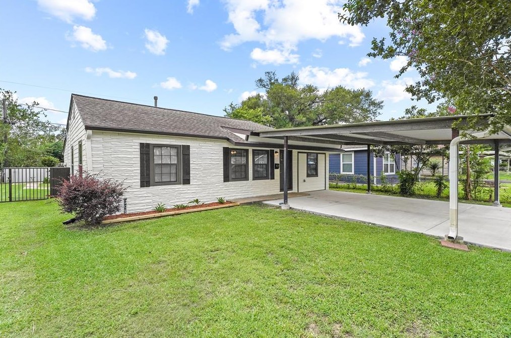 13326 Emporia St, Houston TX  77015-4316 exterior