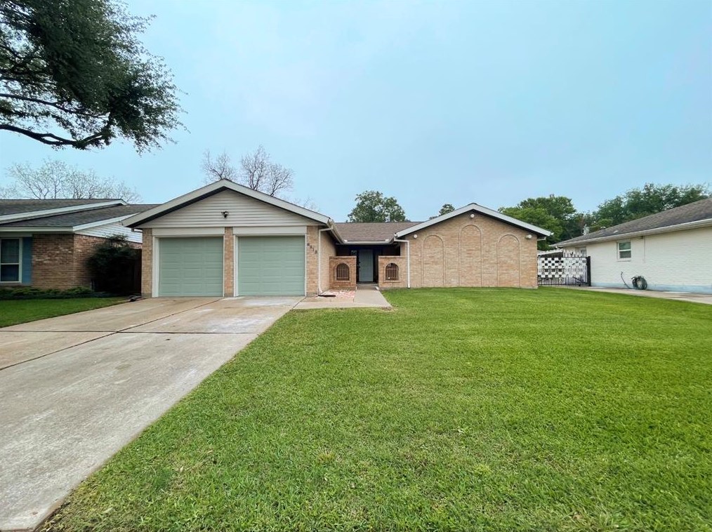 8818 Grape St, Houston TX  77036-7316 exterior