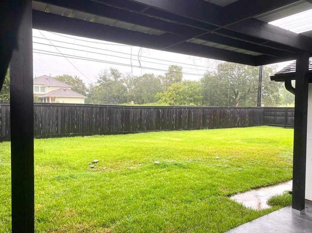 5202 Beechnut St, Houston TX  77096-1422 exterior