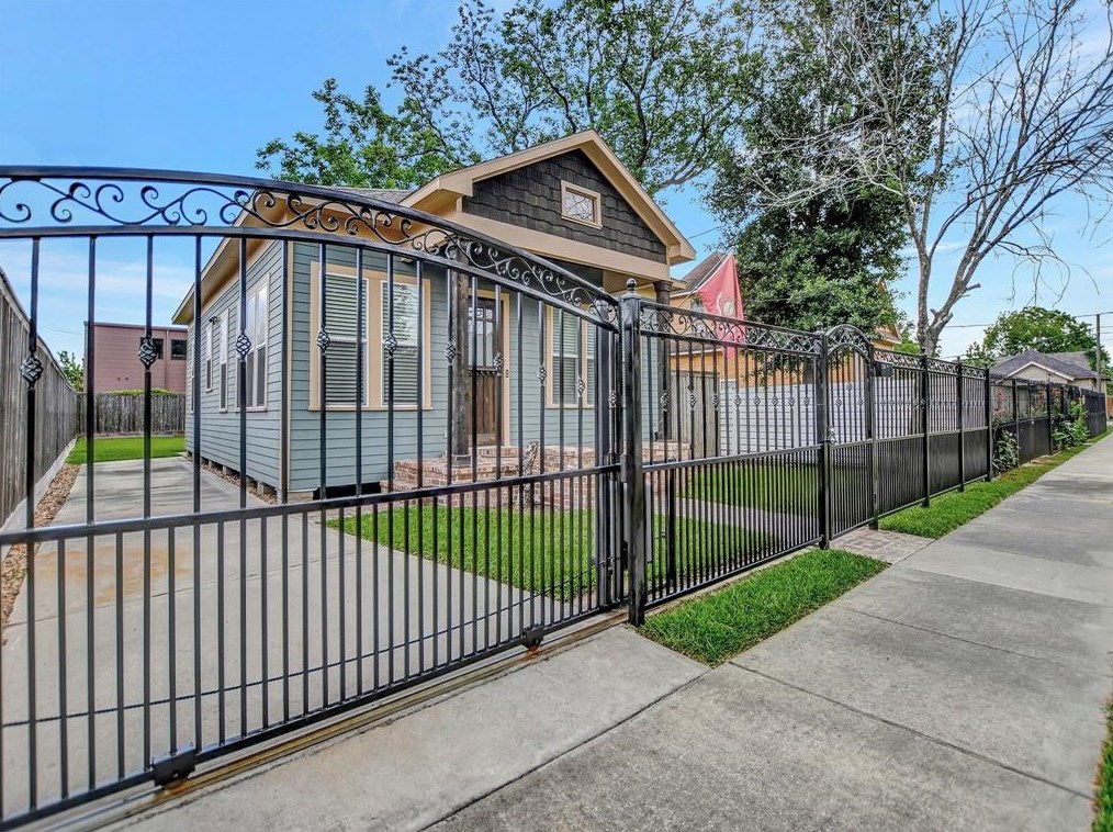 2206 Keene St, Houston TX  77009-7725 exterior