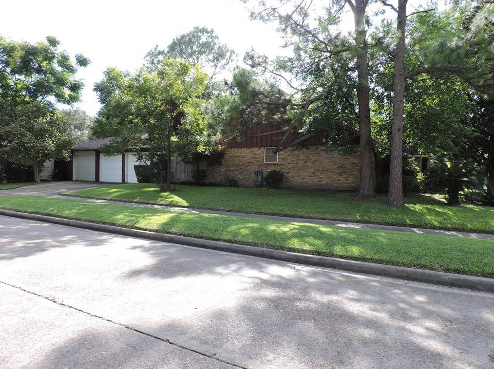 7903 Edgemoor Dr, Houston TX  77036-5601 exterior