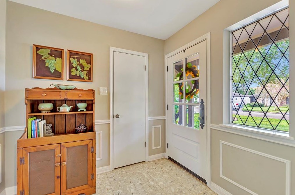 18623 Prince William Ln, Houston TX  77058-4224 exterior