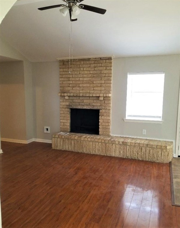 954 Neptune Ln, Houston TX  77062-4304 exterior