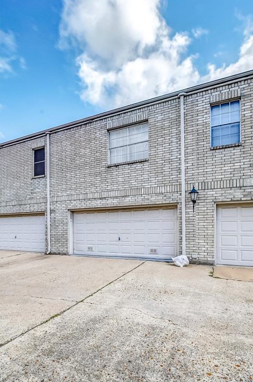 3800 Tanglewilde St, Houston TX  77063-5168 exterior