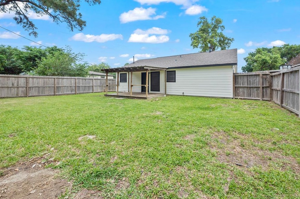 10638 Fairfax St, Houston TX  77029-2735 exterior