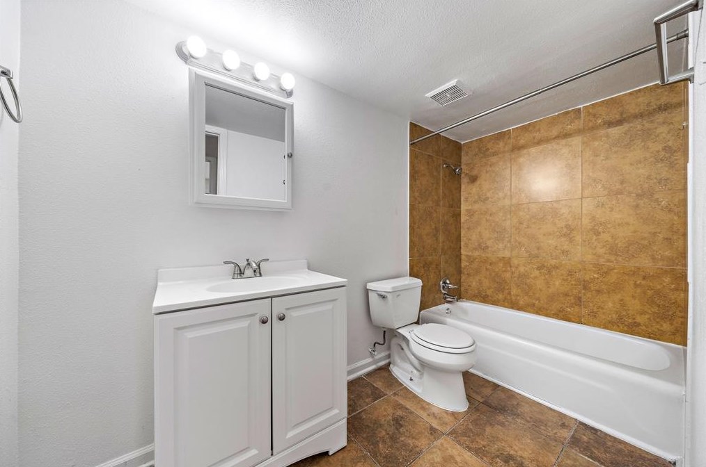 2828 61st St, Galveston TX  77551-2049 exterior