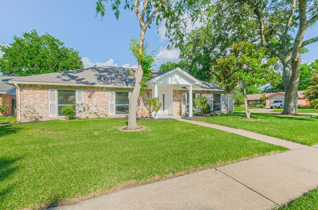 11535 Ainsworth Dr, Houston TX  77099-4642 exterior