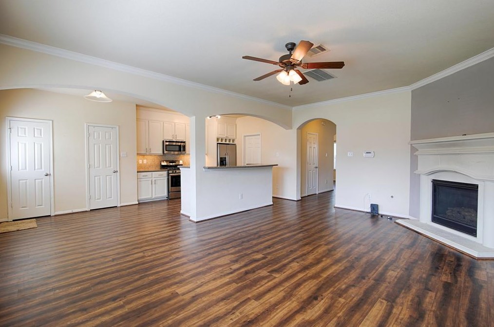 1612 Royal Chase Dr, Houston TX  77047-3526 exterior