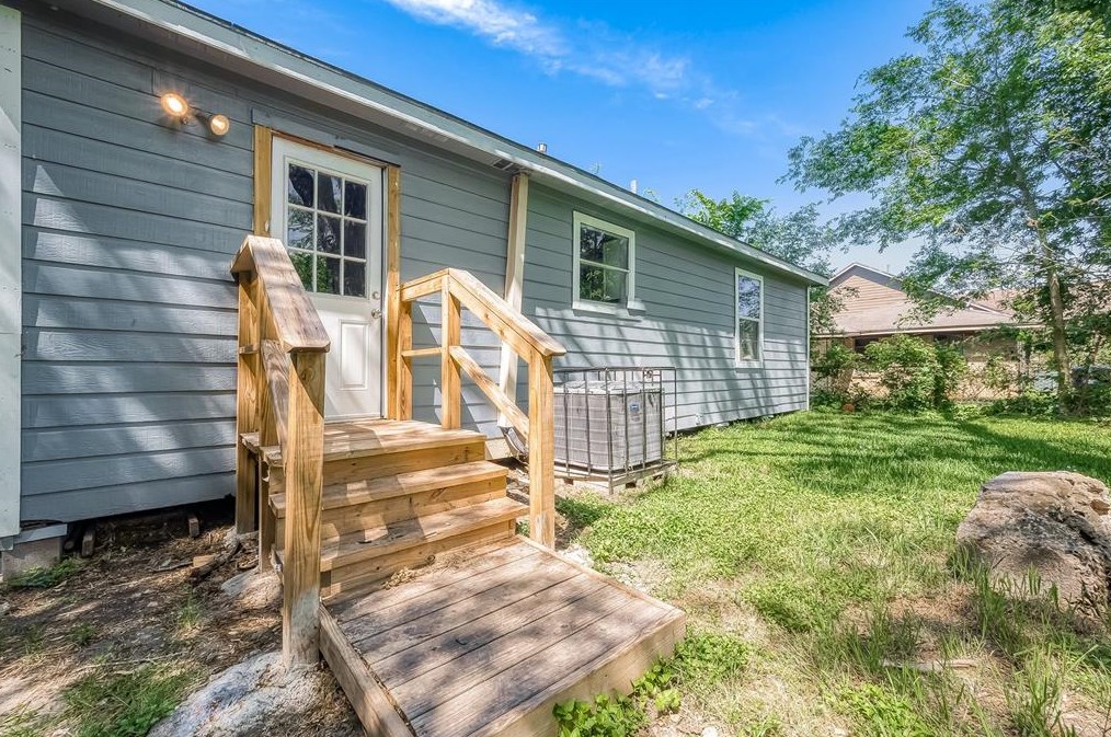 4810 Carmen St, Houston TX  77033-4104 exterior