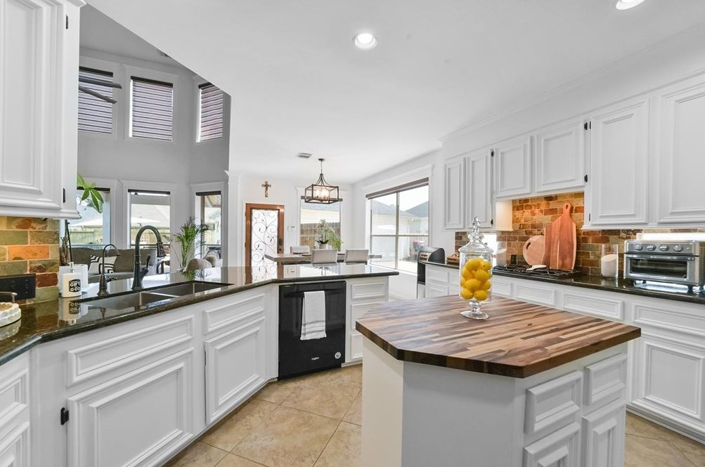 1531 Bellwood Lk Dr, Richmond TX 77406-7972 exterior