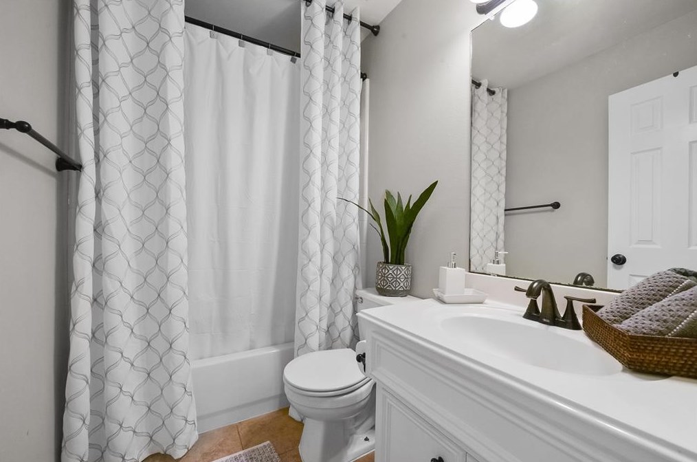 1531 Bellwood Lk Dr, Richmond TX 77406-7972 exterior