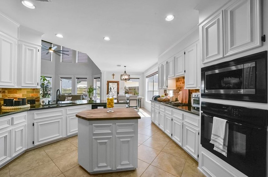 1531 Bellwood Lk Dr, Richmond TX 77406-7972 exterior