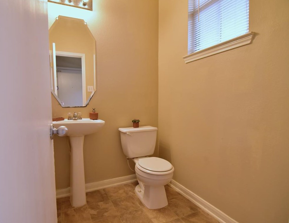 8114 Singing Sonnet Ln, Houston TX  77072-0128 exterior