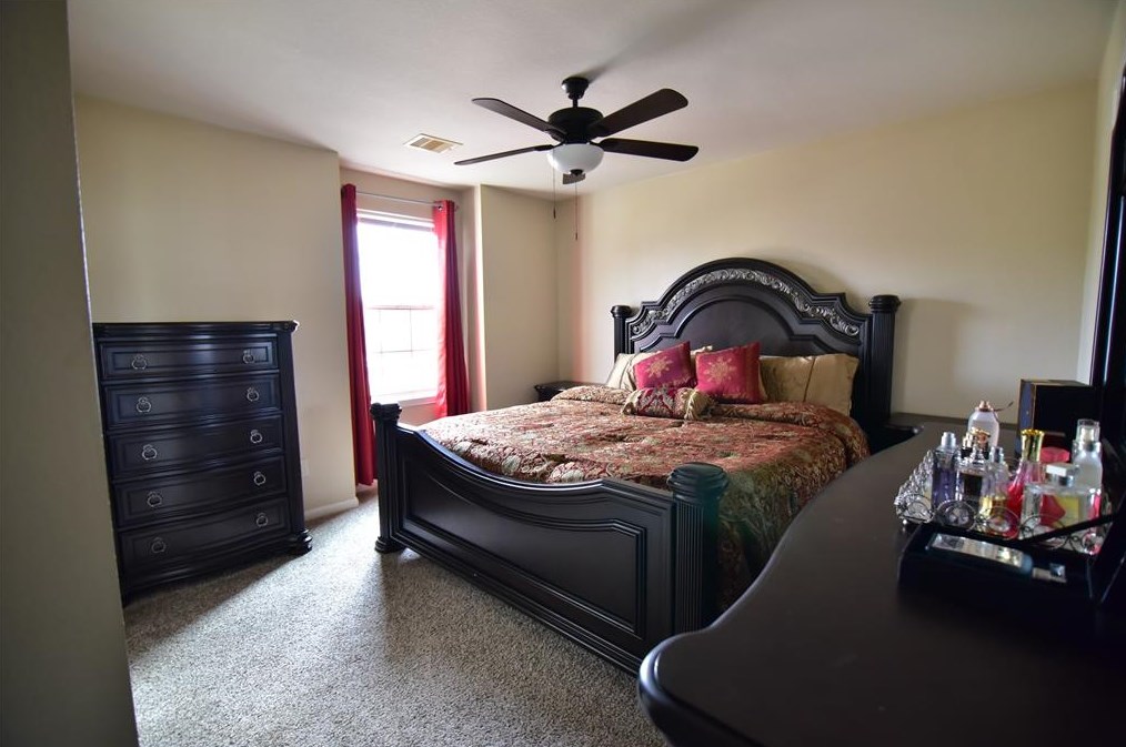 8114 Singing Sonnet Ln, Houston TX  77072-0128 exterior