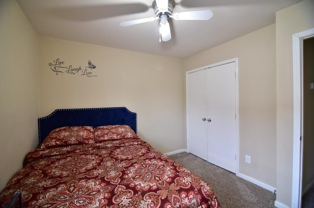 8114 Singing Sonnet Ln, Houston TX  77072-0128 exterior
